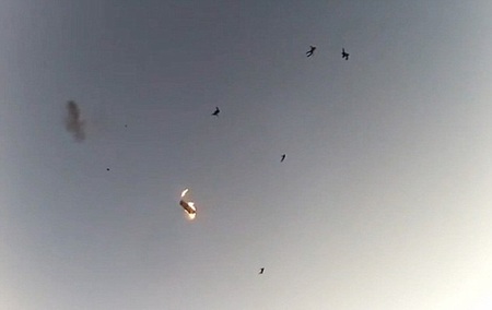 شواهد این حادثه از برخورد و چتربازان فیلم گرفتند 