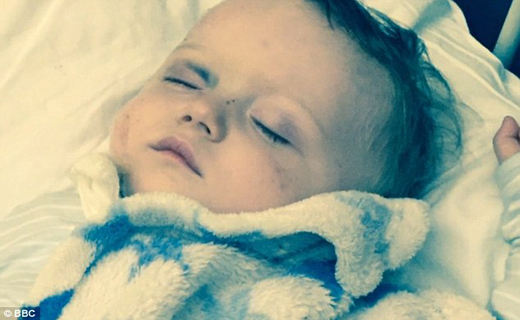 هدیه تولد چشم کودک را کور کرد+ تصاویر