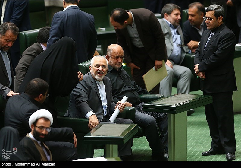 حضور ظریف در کنار نماینده جنجالی مجلس/عکس