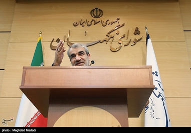 سخن‌گوی شورای نگهبان این هفته با توئیت خود خبرساز شد. توئیتی که موجب واکنش از سوی سایر فعالین سیاسی شد. کدخدایی نوشته بود: «هر وقت من انتخاب نشوم، انتخابات مهندسی شده است. هر وقت من تایید نشدم، نظارت قانونی بد است، اما هر وقت تایید شدم دیگر نه انتخابات مهندسی شده است و نه نظارت استصوابی بد است. این یعنی قانون به کنار، هر چه باب میل من است انجام شود. حکایت همان است که گفته مرگ خوبه ولی برای همسایه!»