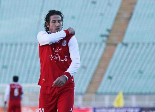 آندو درجه‌های ژنرال را کند (عکس)