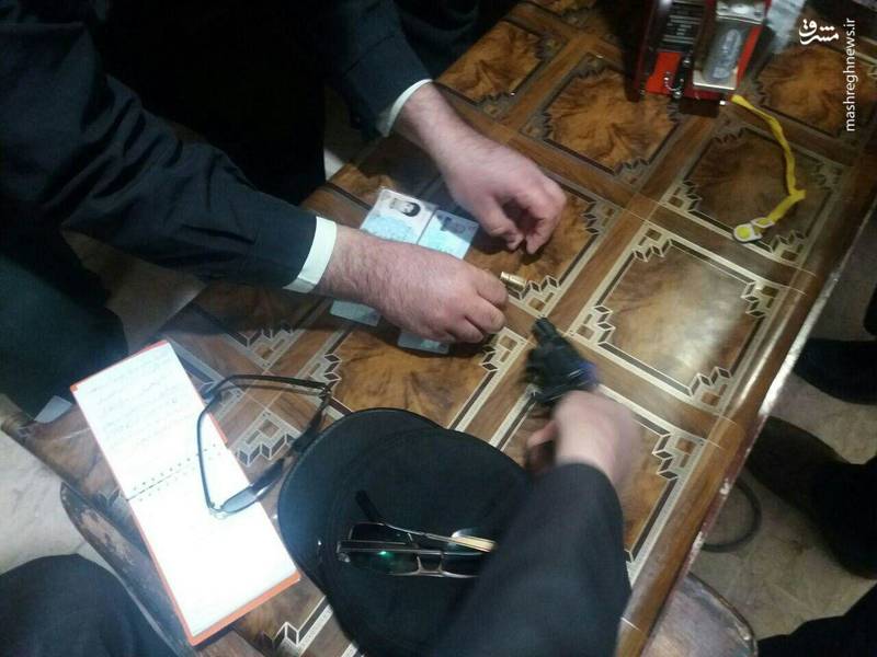 مدل اسلحه ای که در هواپیمای ATR کشف شد+عکس