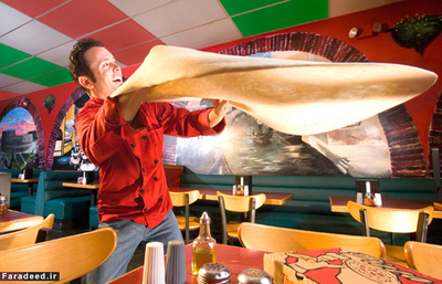 تونی جمیجنانی توانست ۵۰۰ گرم خمیر پیتزار را به مدت دو دقیقه بچرخاند.پهنای این خمیر ۸۳ سانتی متر اندازه گیری شد. وی این کار را در مرکز خرید آمریکا در مینیاپولیس، مینه سوتا در خلال یک فیلم برداری رکوردهای جهانی گینس برای کانال جهانی خوراک در ۲۰ آپریل ۲۰۰۶ انجام داد.