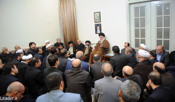 رهبری در میان مسئولان و دست اندرکاران حج/عکس