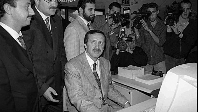 ناگفته هایی درباره رجب طیب اردوغان؛ کارمندی ساده که به دلیل نتراشیدن ریش به زندان افتاد/فوتبالیست ترک که ناگهان شهردار شد/ اردوغان ؛ يك حرفه‌اي که رقبايش در قياس با او آماتور بودند