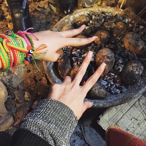 سحر قریشی و درست کردن سیب زمینی ذغالی