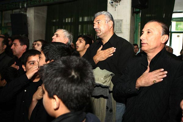 حمید درخشان و امیرقلعه نویی در مراسم عزاداری سید الشهدا/ عکس