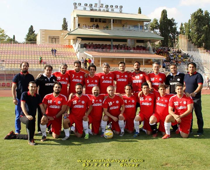 تساوی تیم‌های فوتبال هنرمندان و منتخب شیراز در حافظیه + عکس
