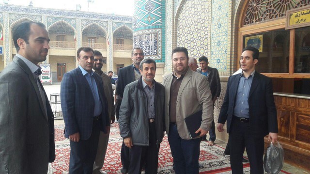 احمدی نژاد در حرم شاهچراغ/عکس