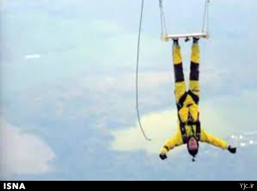 ترسناک‌ترین روش برای تبلیغ چسب/ عکس