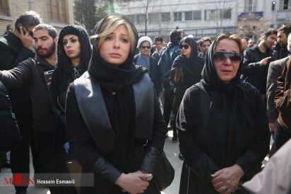 نیوشا ضیغمی در مراسم تشییع پیکر علی معلم/عکس