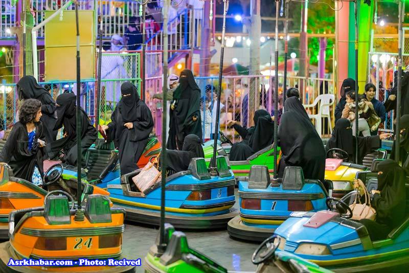 زنان محجبه سعودی در شهر بازی/عکس