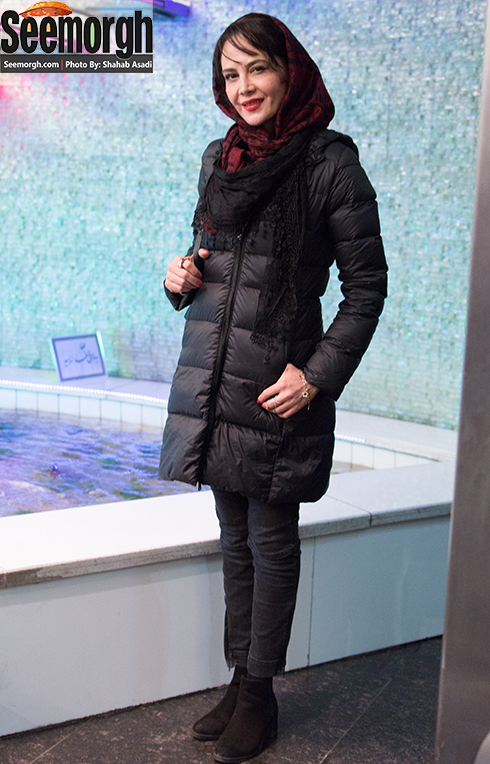 نگین صدق گویا در اکران فیلم لاک قرمز