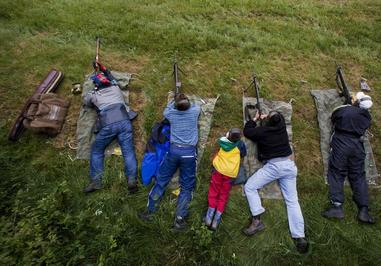 از هر 100 شهروند سوئیسی نیز 45.7 نفر سلاح در اختیار دارند.