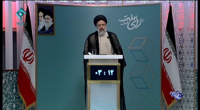 رئیسی پشت تریبون مناظره/عکس