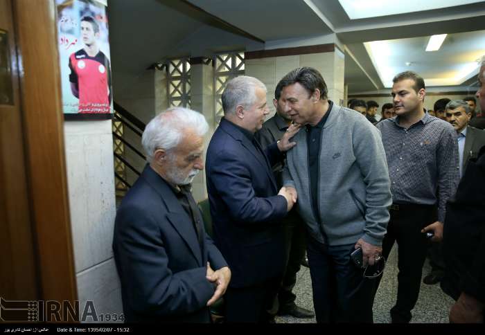 خوش و بش استقلالی‌ها با علی پروین/ تصاویر