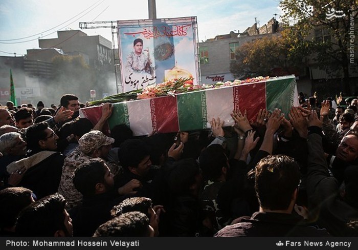 تشییع پیکر جوان‌ترین شهید مدافع حرم/ عکس