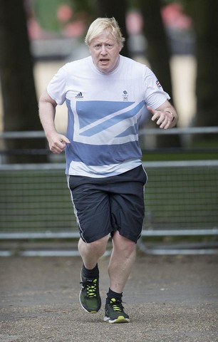 تیپ وزیر خارجه بریتانیه در ورزش صبحگاهی!/عکس