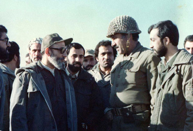 آیت الله مهدوی کنی در میان رزمندگان 