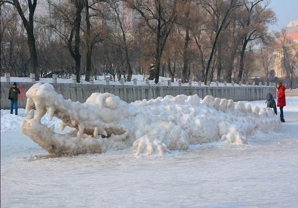 تمساح برفی 7 متری/عکس