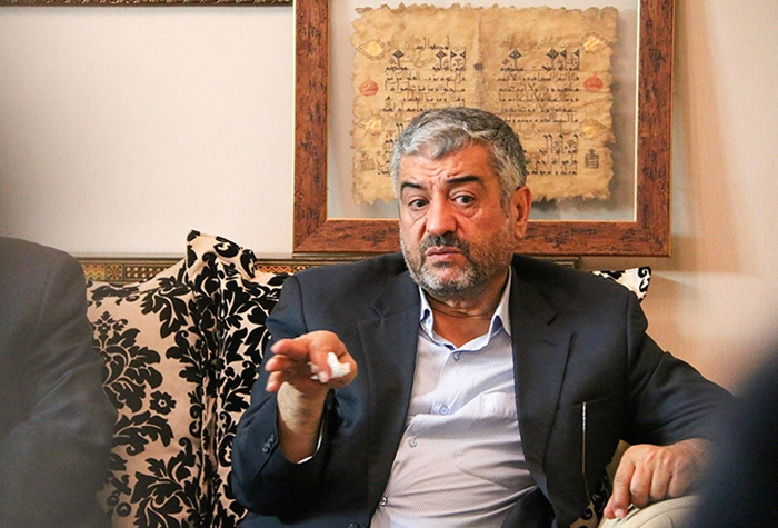 (تصاویر) گریه رضایی در سوگ سردار همدانی