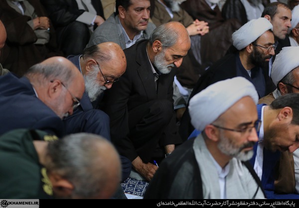 نت برداری شریعتمداری از بیانات رهبری/ عکس