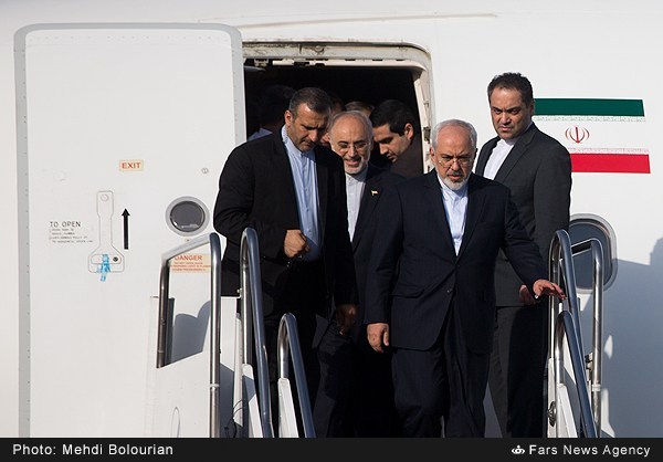 بازگشت تیم مذاکره‌کننده هسته‌ای به تهران/عکس