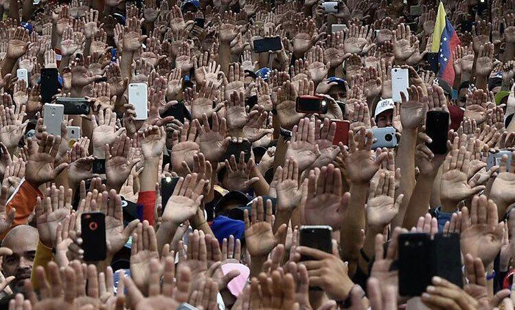 تولیدی///////////////روایت یک عکس، دستهای خالی مردمی در امریکای لاتین