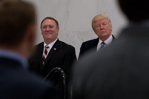 رمزگشایی از اظهارات پمپئو در سنای آمریکا/ آیا ترامپ بار دیگر برای برجام ضرب الاجل تعیین خواهد کرد؟/سردرگمی سناتورهای آمریکایی در قبال برجام / کاخ سفید هنوز تصمیم به ماندن یا خروج از توافق هسته ای نگرفته است/ سکوت معنادار جان بولتون