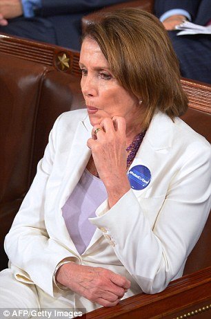 در اعتراض به ترامپ، زنان کنگره آمریکا سفیدپوش شدند (+عکس)