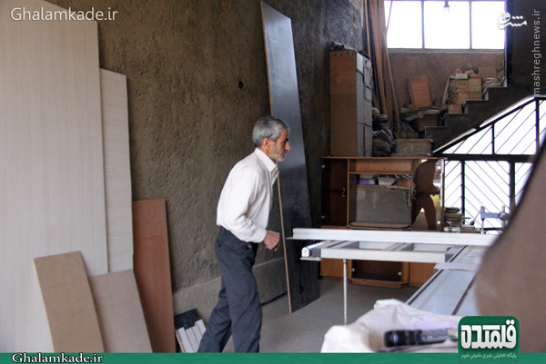 عکس/ پسربزرگ آیت الله جنتی در کارگاه نجاری اش