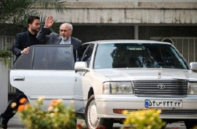 اتومبیل حفاظتی ظریف، وزیر امور خارجه هم تویوتاست. 