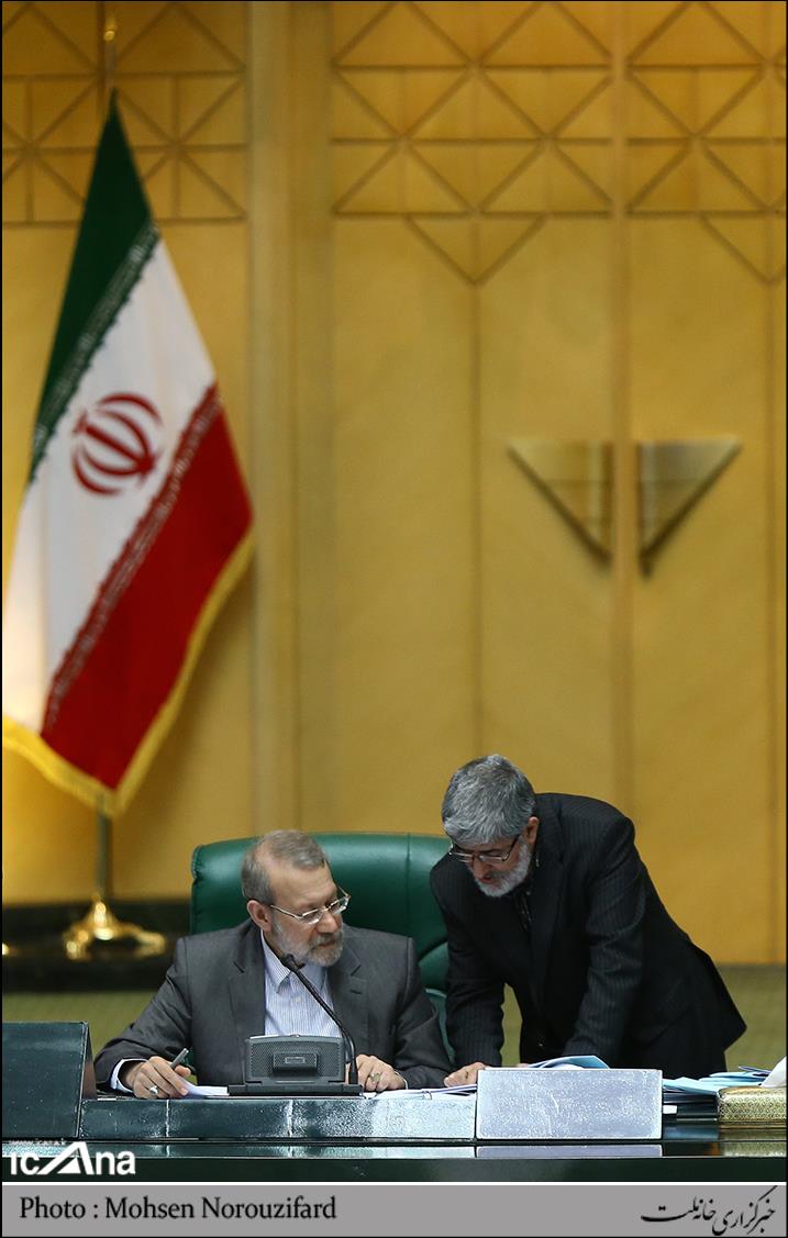 مطهری نزدیک ریاست مجلس/ عکس