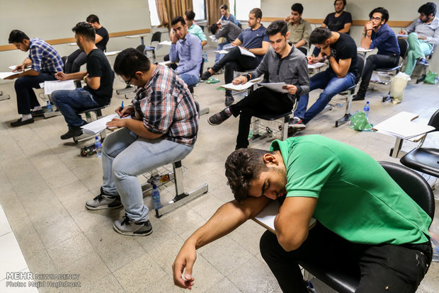 تصاویر: یک خواب راحت سر جلسه کنکور!