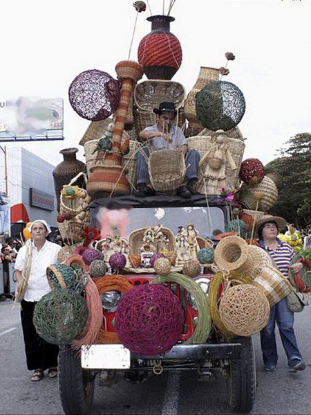 عجیب ترین رژه جهان آشنا شوید+تصاویر !