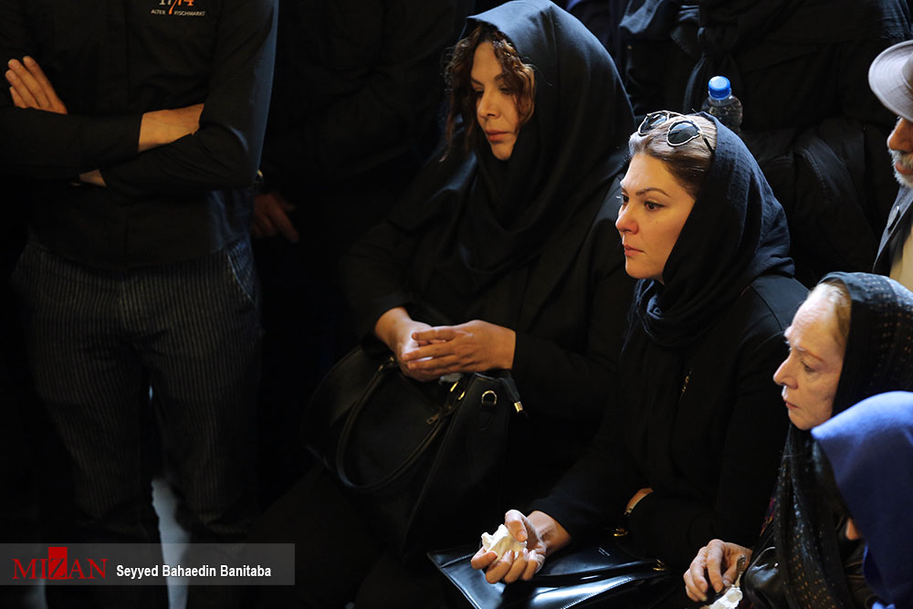 بازیگر زن سینما و تلویزون در مراسم تشییع عارف لرستانی/عکس