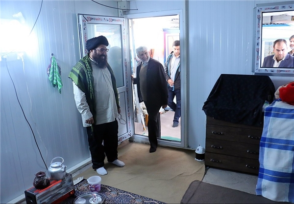 تصاویری از حضور سعید جلیلی در کانکس مردم زلزله زده کرمانشاه