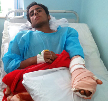 تنبیه یک دانش آموز با لوله پولیکا!+عکس