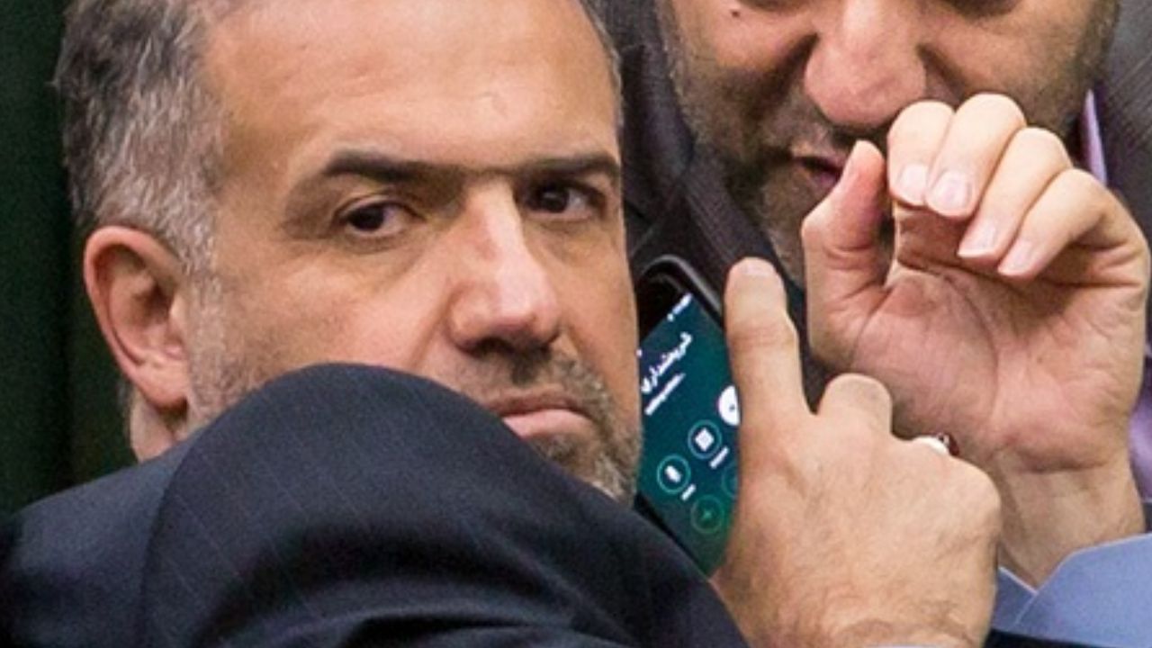 کاظم جلالی در حال مکالمه با کدام «شریعتمداری» در جلسه استیضاح حجتی؛ «حسین» یا «محمد»؟