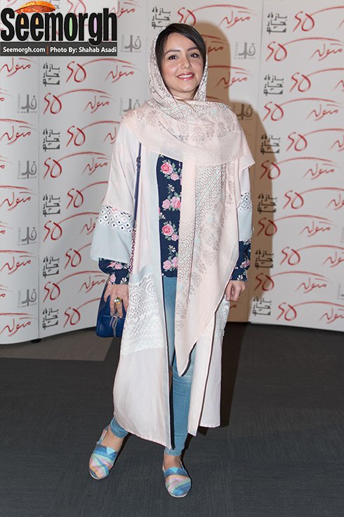 مدل مانتو نازنین بیاتی در اکران خصوصی متولد 65