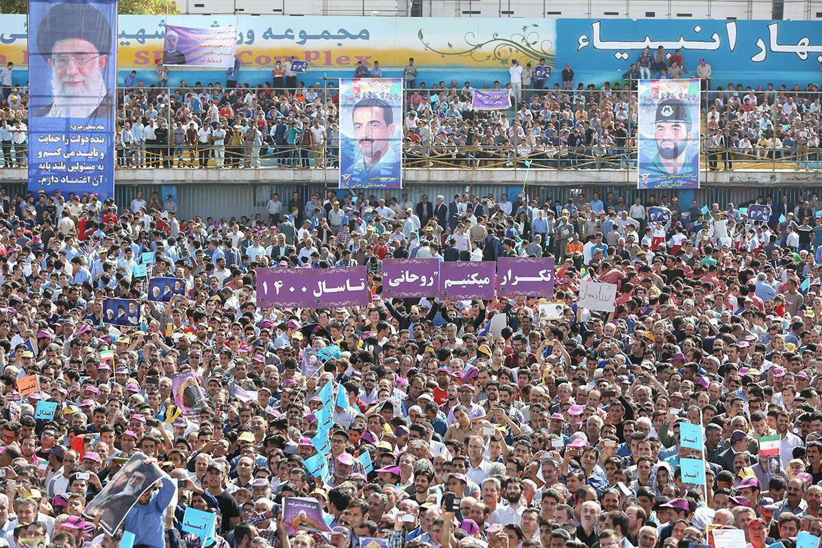 تکرار می کنیم روحانی تا سال 1400/ عکس