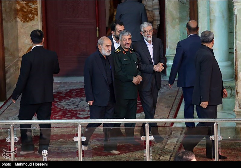 حدادعادل و شریعتمداری در حرم امام (ره)/ عکس