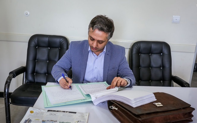 لحظه ابلاغ حکم اعدام بابک زنجانی به وکیلش/عکس