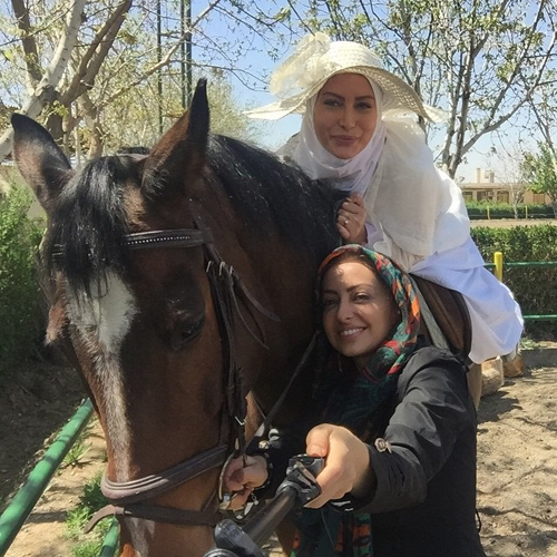 سلفی جدید فریبا نادری و نفیسه روشن