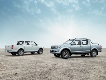  ارتفاع کف این خودرو از سطح زمین، ۲۱ سانتیمتر است و با پیشرانه‌ی دیزلی به حجم ۲.۵ لیتر ارائه می‌شود. قدرت این خودرو، ۱۱۵ اسب بخار و گشتاور آن، ۲۸۰ نیوتن‌متر خواهد بود که به‌صورت تک یا دو دیفرانسیل قابل خرید خواهد بود. نسخه‌ی پایه از این پیکاپ با جعبه‌دنده‌ی ۵ سرعته‌ی دستی، ترمز ABS، تنظیم الکترونیکی آینه‌بغل، ایربگ سرنشینان جلو و سنسور پارک فروخته خواهد شد. قسمت بار این خودرو تقریبا مربع است و ابعادی به ضلع ۱.۴ متر دارد که تا ۸۱۵ کیلوگرم، ظرفیت حمل دارد.