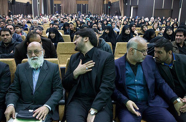 (تصاویر) حضور کلاه مخملی‌ها در همایش اصولگرایان