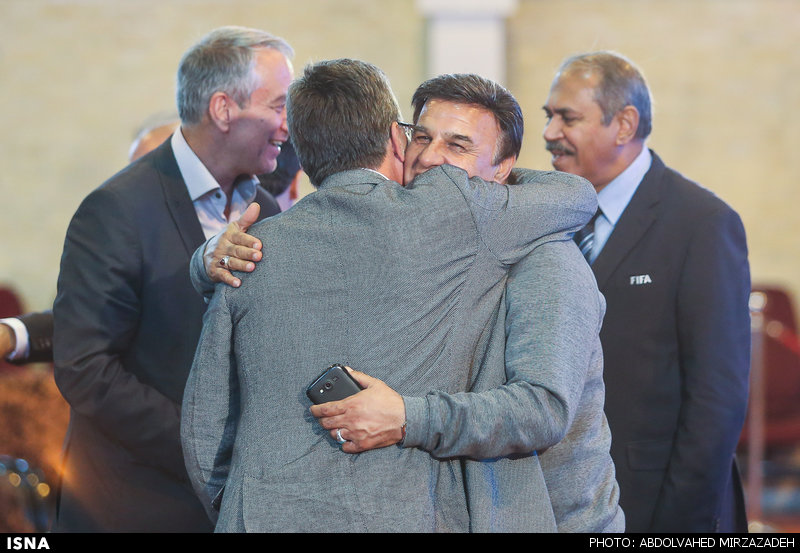 مظلومی در آغوش برانکو ده روز پس از دربی/ عکس