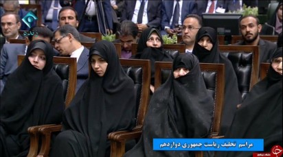 حضور دختر روحانی در مراسم تحلیف/عکس