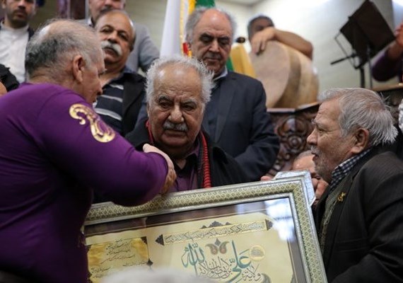 تجلیل از ایفاگر صد نقش جوانمردی در سالگرد درگذشت جهان پهلوان/ ملک مطیعی: تختی که رفت فهمیدم محبوبیت یعنی چه + عکس