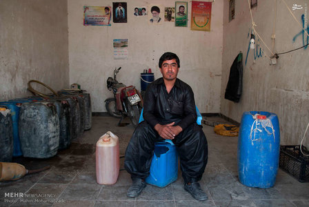 عکس/ فروشندگان بنزین در سیستان و بلوچستان 